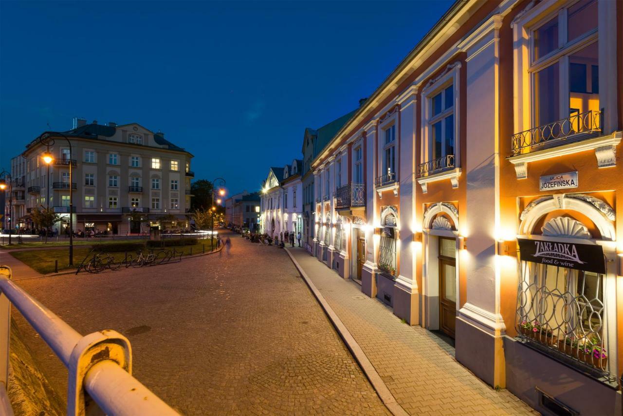 Home Far From Home Cracovie Extérieur photo