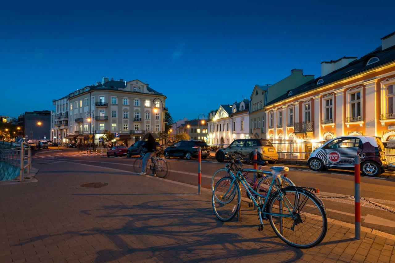 Home Far From Home Cracovie Extérieur photo