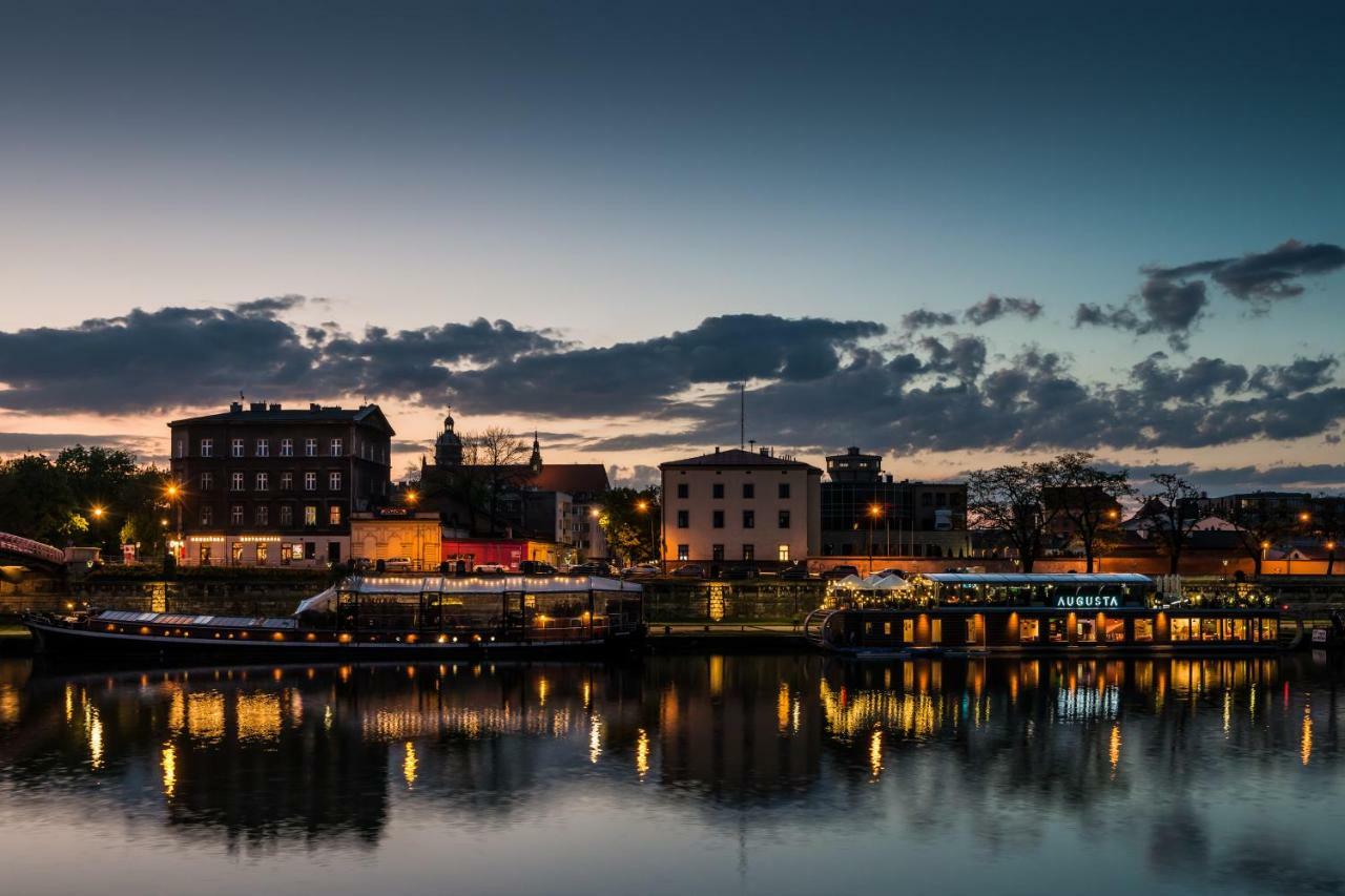 Home Far From Home Cracovie Extérieur photo