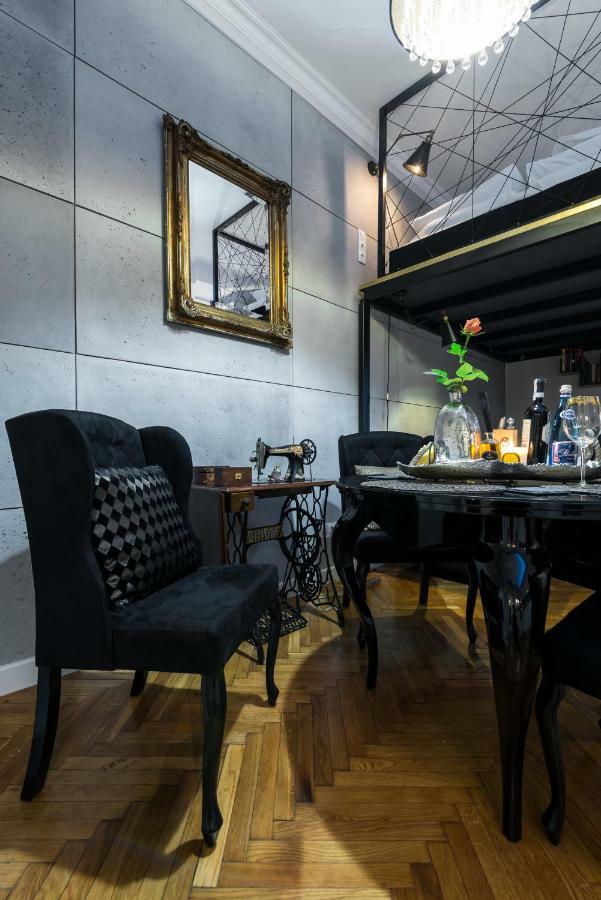 Home Far From Home Cracovie Extérieur photo