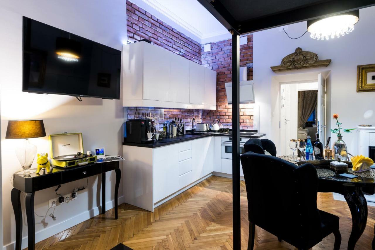 Home Far From Home Cracovie Extérieur photo