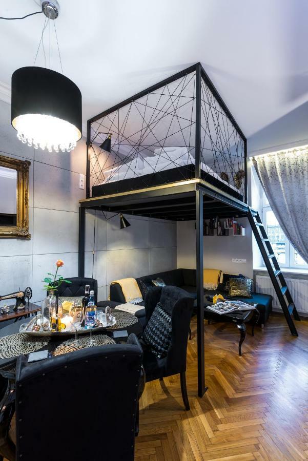 Home Far From Home Cracovie Extérieur photo