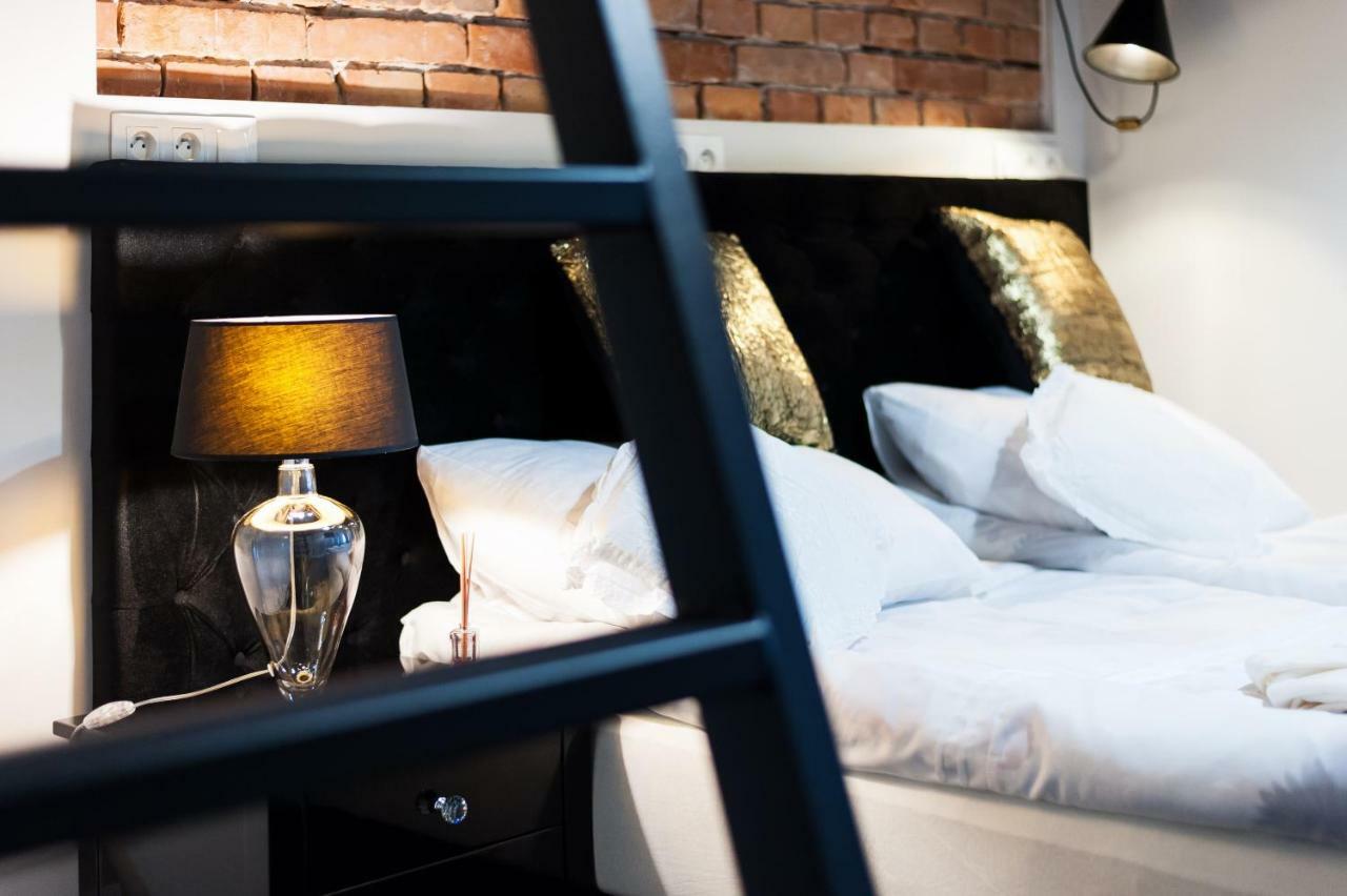 Home Far From Home Cracovie Extérieur photo