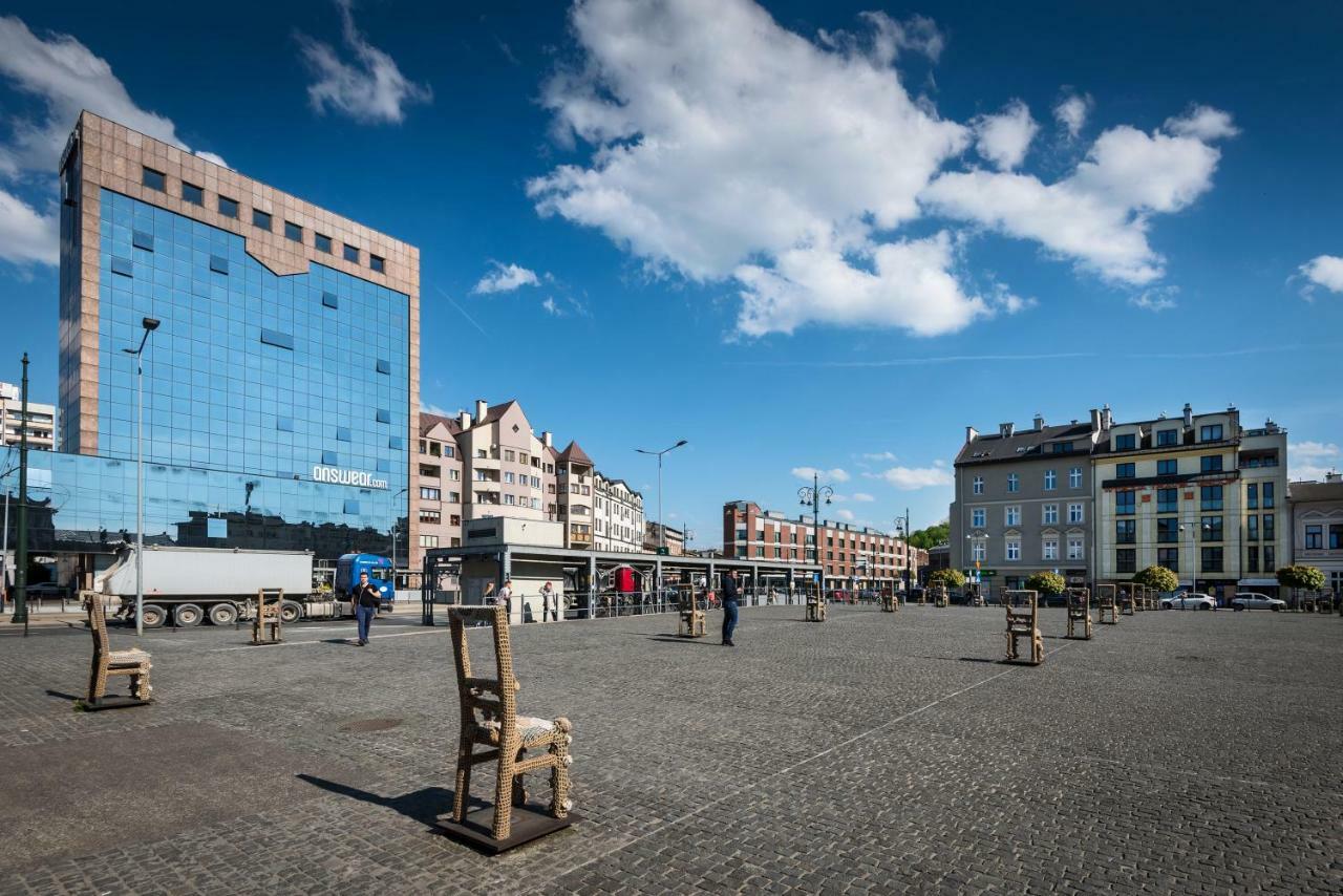 Home Far From Home Cracovie Extérieur photo